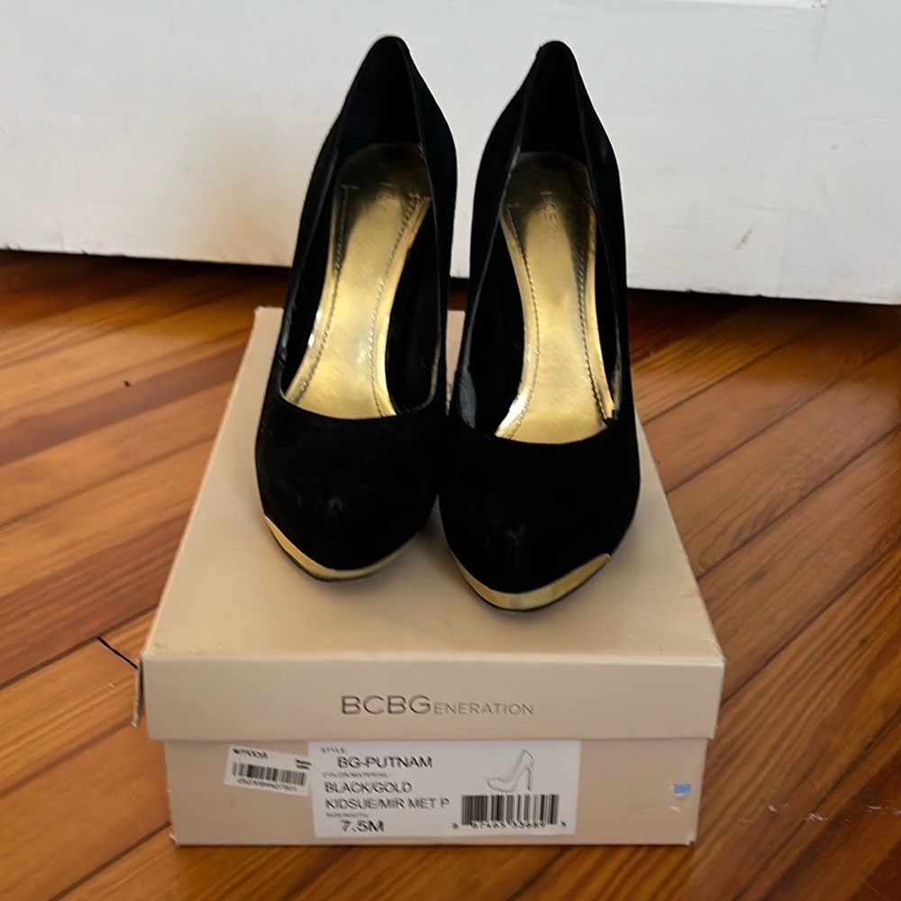 Bcbg black velvet platform stilettos with gold toe embellishment